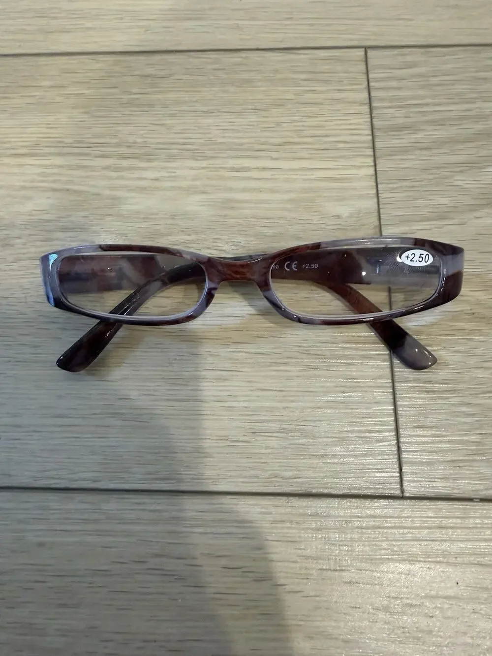 Kerecsen Women’s Brown & White Reading Glasses +2.50